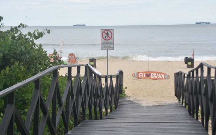 Pra aliviar berreiro, a mudança no texto agora proíbe fechar o acesso às praias ao público
(foto: João Batista)