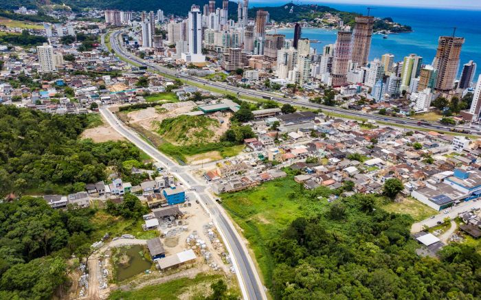 Avenida deve desafogar o trânsito da BR 101 (Foto: Eduardo Valente)