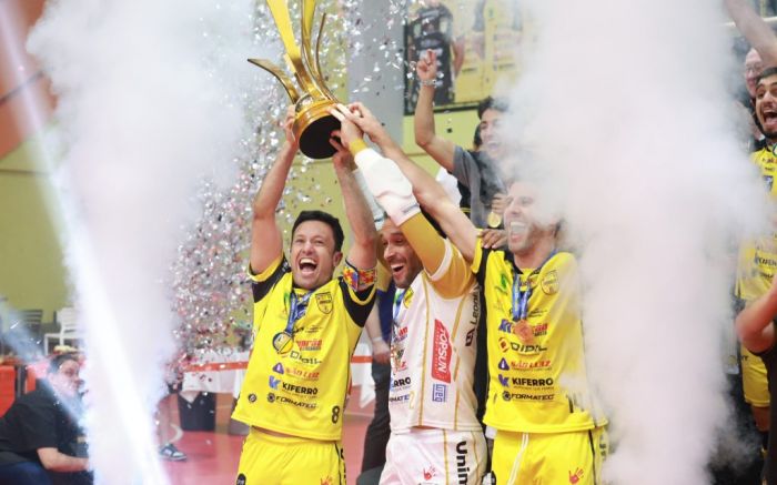 Jaraguá Futsal não levantava o troféu da Liga desde 2010. Foto: Paulo Sauer