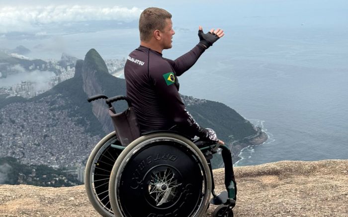 Ezequiel foi o primeiro cadeirante catarinense a subir na pedra da Gávea. Foto: Divulgação 