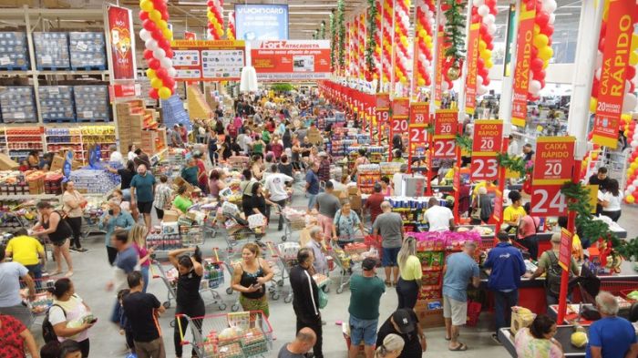 Rede aposta em horários estendidos também em Florianópolis, Navegantes, Barra Velha e Porto Belo para atender turistas e moradores (Foto: Divulgação)