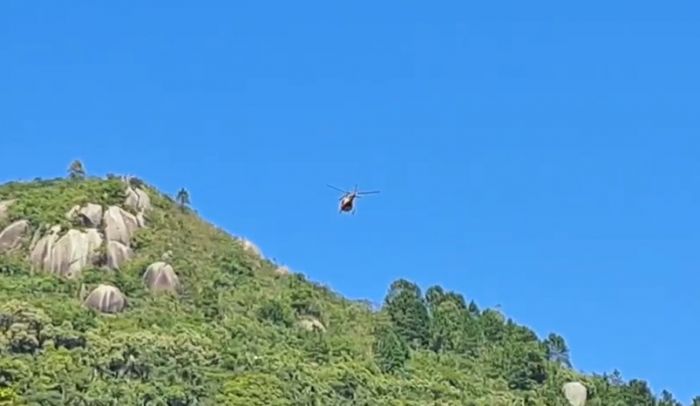 Paciente foi encontrado deitado  com as pernas levantadas quando os bombeiros chegaram (Foto: Divulgação/CBMSC)