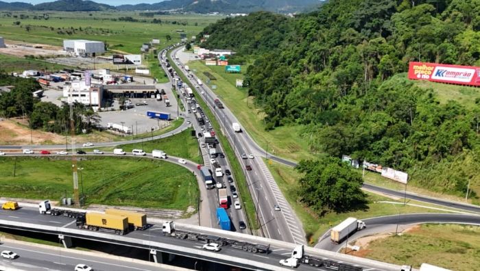 A estimativa é que neste sábado e sexta da semana que vem sejam os dias com maior movimento na BR 101 (Foto: Felipe Trojan)