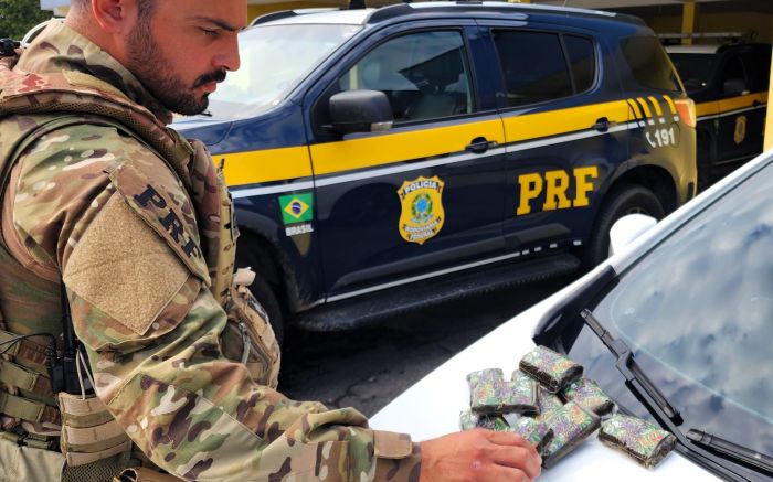 PRF localizou 1,1 kg de “haxixe marroquino” (Foto: Divulgação/Polícia Rodoviária Federal)