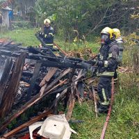 Futura casa-contêiner pega fogo em Itajaí