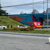 Motociclista cai na Marginal Oeste  