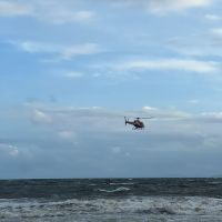 Banhista é arrastado pela correnteza em praia sem guarda-vidas