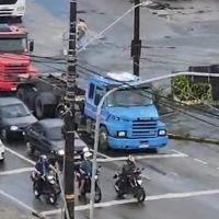 Buzinaço de caminhões rumo ao porto revolta a vizinhança  