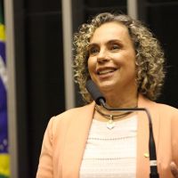 Daqui a pouco tem entrevista ao vivo com a deputada Ana Paula Lima   