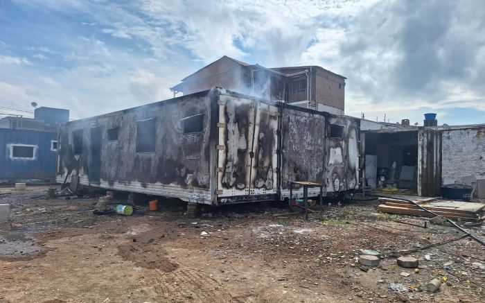 Bombeiros usaram 800 litros de água para combater o incêndio (Foto: Divulgação/CBMSC)