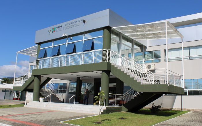 Campus de Balneário Camboriú oferece cursos de administração pública e engenharia de petróleo (Foto: Divulgação/Udesc)