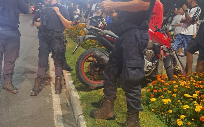 Polícia Militar precisou intervir para prender agressor  (Foto: Divulgação/GMBC)