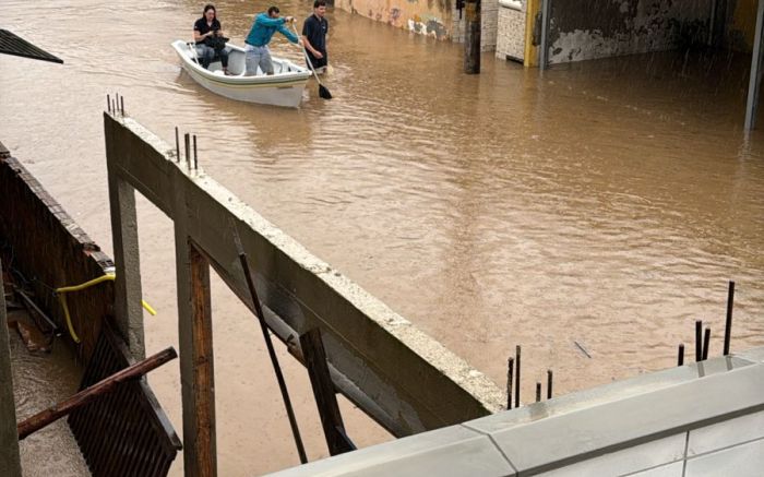 Prefeitura montou um abrigo no Salão da Capela Cristo Rei (Foto: Leitor)