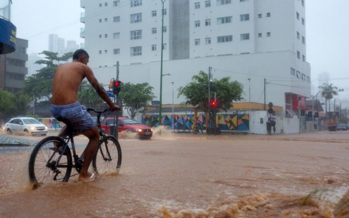 Chuvarada fez prefeitura decretar emergência (Foto: Paulo Giovany)