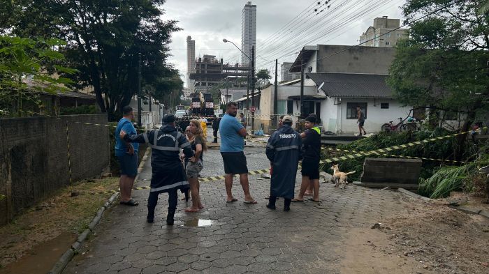 Asfalto e cabeceiras das pontes apresentaram problemas (Foto: Divulgação PMI)