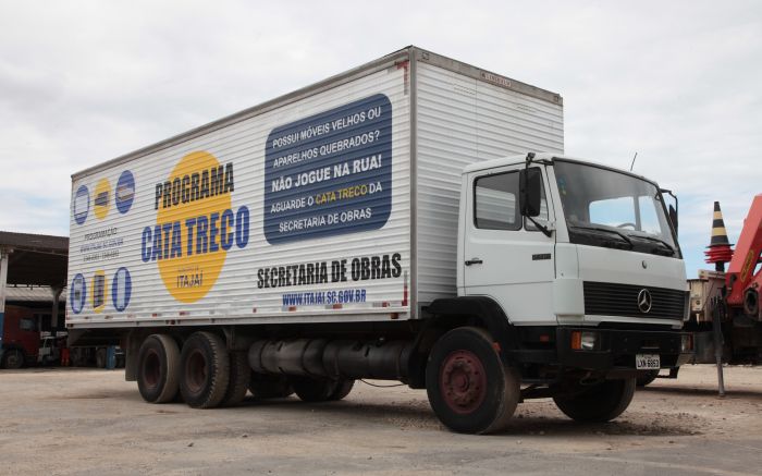 Programa recolhe materiais para evitar descarte irregular em calçadas e terrenos baldios (Foto: Prefeitura de Itajaí)