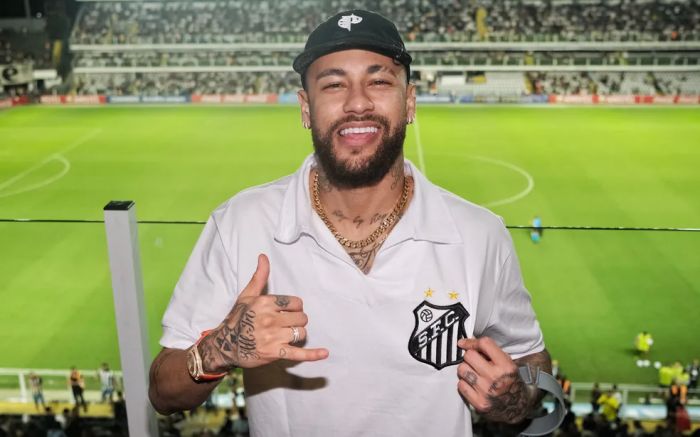 Jogador retorna ao Santos depois de 12 anos (Divulgação)