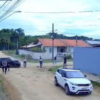 DIC de Itajaí troca tiros com criminoso em Barra Velha   