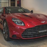 Novo Aston Martin Vanquish chega ao Brasil por R$ 5,4 milhões