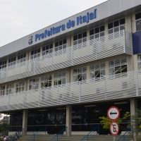 Auxílio Universitário oferece até 50% de desconto para estudantes em Itajaí