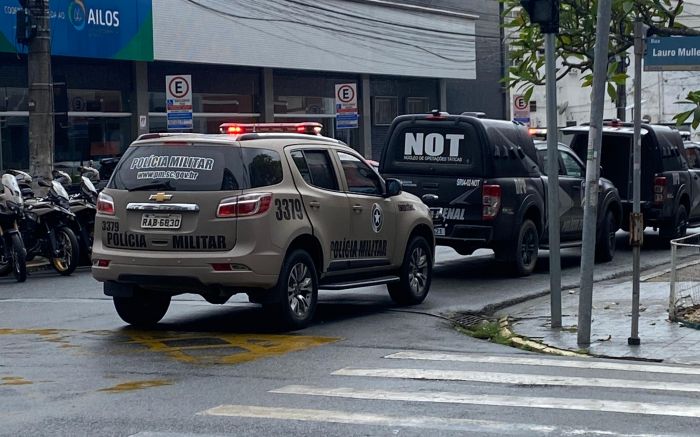 Homem está preso por associação criminosa e roubo a banco (Foto: Leitor)