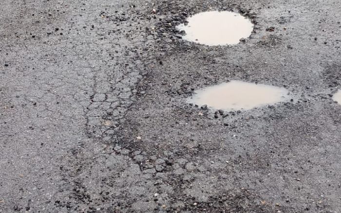 “A nossa rua não tem estrutura para comportar essa demanda de peso”, diz morador (Foto: Leitor)