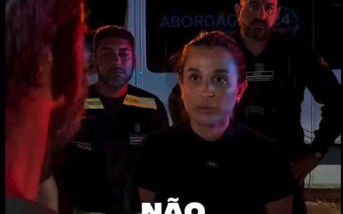 Juliana fala pra andarilho vindo de Itajaí que não vai aceitar ninguém na rua em BC (Foto: Reprodução)