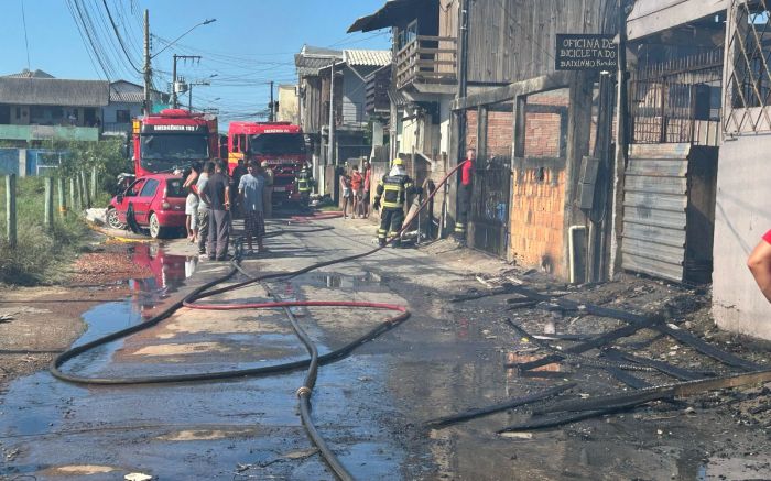 Fogo atingiu sete casas no Cidade Nova (Foto: Divulgação/PMI)