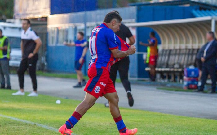 Geovany fez os dois gols que classificaram o Marinheiro (Foto: Vica Bueno)