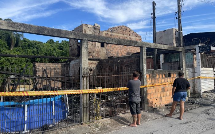 Incêndio deixou 23 pessoas desabrigadas (Foto: Anderson Davi)