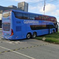 Motorista de ônibus passa mal e acerta poste em Balneário