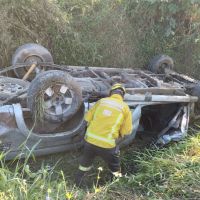 Mulher morre prensada por S10 na BR 470