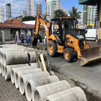 Avenida Prefeito Paulo Bauer é interditada para obra no mercado