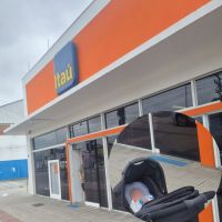 Mãe com carrinho de bebê é barrada no Itaú