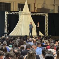 Espetáculo da Paixão de Cristo emociona e faz história no Colégio Salesiano de Itajaí