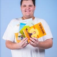Evento especial para autistas leva dinossauros ao Balneário Shopping