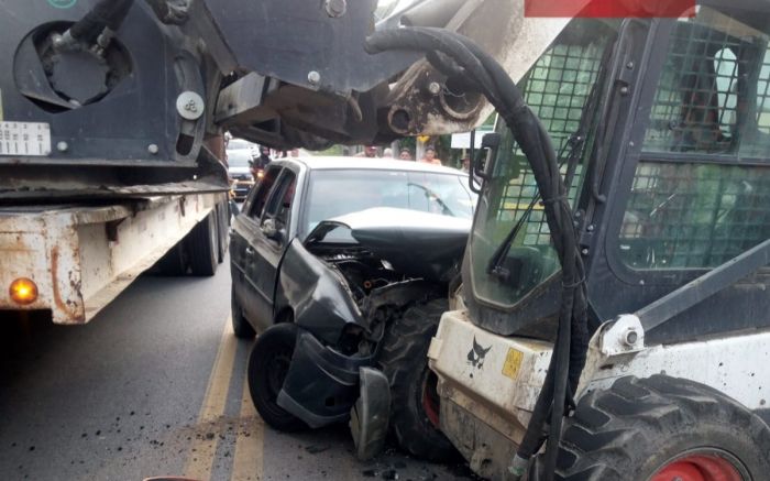 Acidente aconteceu na avenida Leopoldo Zarling (Foto: Divulgação/CBMSC)