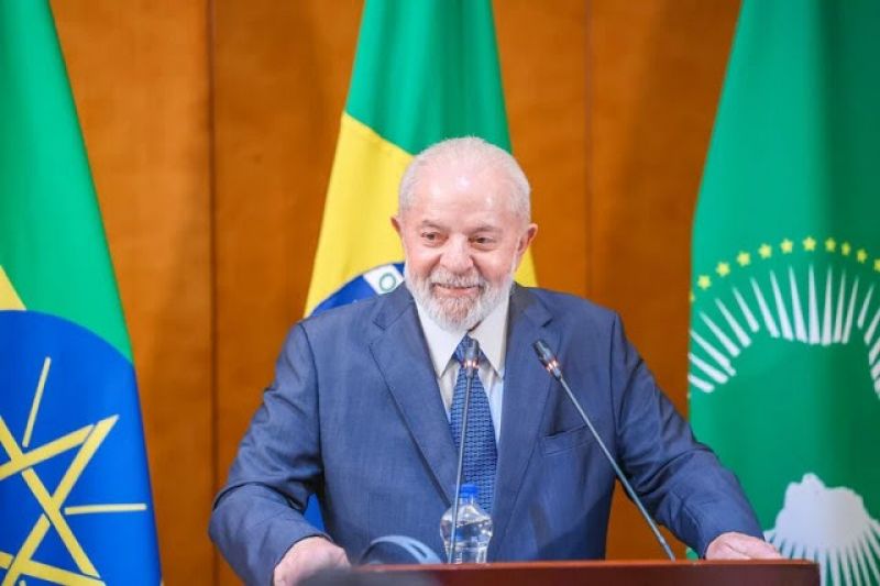 Presidente Lula já abordou a alta dos alimentos em discursos públicos e disse buscar explicação para o preço do ovo. “Uns dizem que é o calor, outros dizem que é a exportação, e eu estou atrás”, declarou logo após disparar: “Galinha não está cobrando caro” (Foto: Ricardo Stuckert)