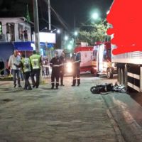 Adolescente morre vítima de acidente entre bike elétrica e caminhão