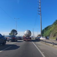 Engavetamento com cinco veículos bloqueou BR 101 pela manhã