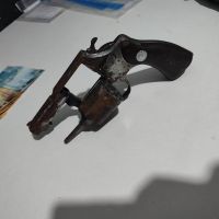 Homem invade prédio e atira contra atual namorado de sua ex