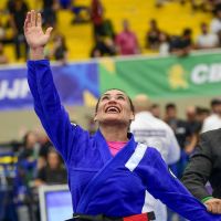 Lutadora de Navegantes entra no top 5 do ranking mundial
