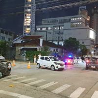 Choque em cruzamento termina em capotamento em Itajaí