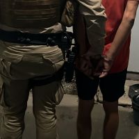 Morador de rua é preso após tentar usar cartão perdido em Balneário Camboriú