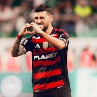 Flamengo vence o Palmeiras em jogo de pênaltis polêmicos