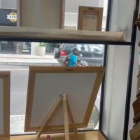 Moto é furtada em frente a estacionamento de prédio comercial