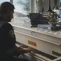 Socorrista do Samu toca piano durante atendimento a paciente