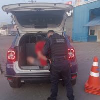 Motorista de Hilux roubada tenta quebrar celular para destruir provas