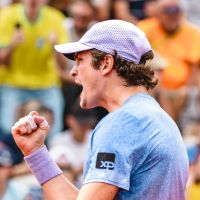 João Fonseca vence francês e avança em Roland Garros