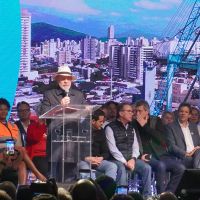 Ausência do governador e críticas a Bolsonaro marcam discursos